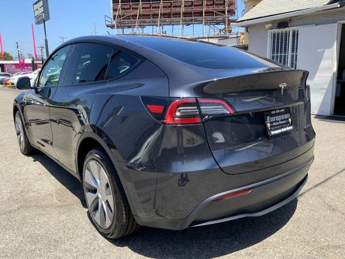 Used 2024 Tesla Model Y Long Range AWD/4WD image 5