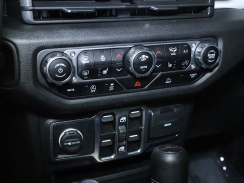 Used 2024 Jeep Gladiator Sport AWD/4WD image 25
