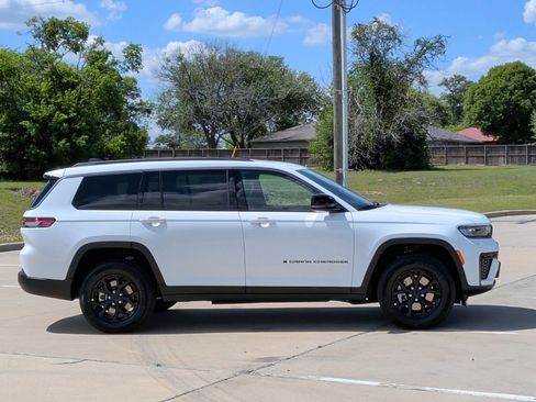 New 2026 Jeep Grand Cherokee L 2WD image 9