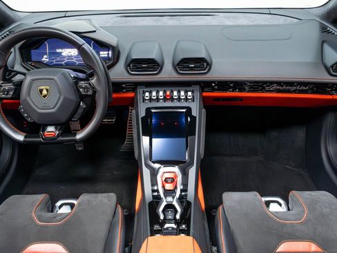 Used 2021 Lamborghini Huracan EVO RWD image 15