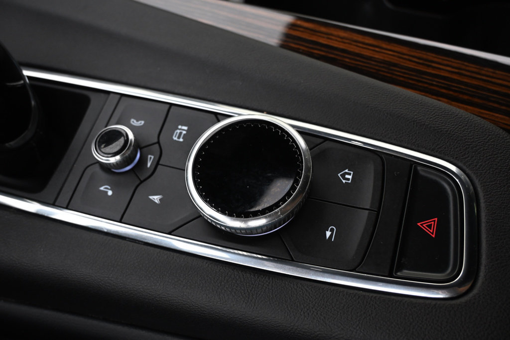 Certified 2024 Cadillac Escalade ESV Premium Luxury w/ Performance Package AWD/4WD image 35