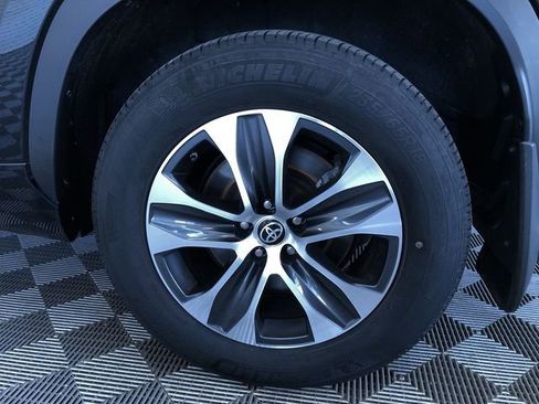 Used 2022 Toyota Highlander XLE image 17