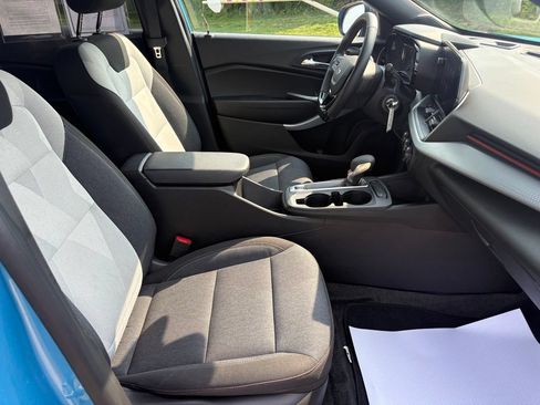 Used 2025 Chevrolet Trax RS w/ Driver Confidence Package FWD image 27