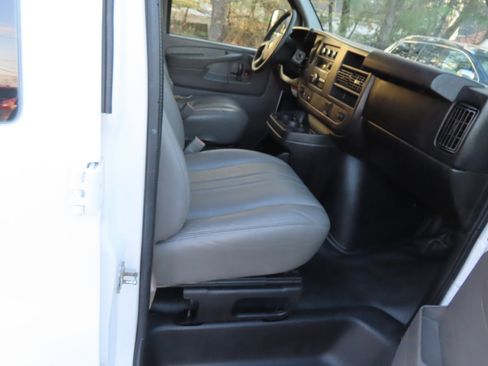 Used 2015 Chevrolet Express 2500 image 11