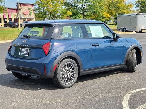 Used 2025 MINI Cooper 2-Door Hardtop image 6