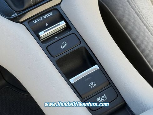 Certified 2024 Honda HR-V LX image 18