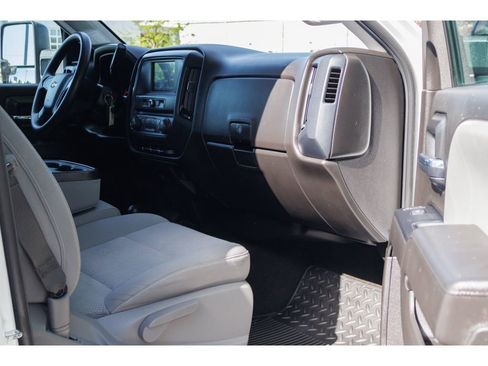 Used 2018 Chevrolet Silverado 2500 W/T AWD/4WD image 10