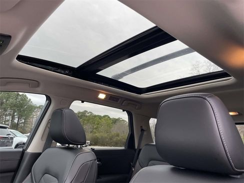 Used 2024 Nissan Pathfinder Platinum w/ Cargo Package image 18