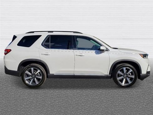 New 2025 Honda Pilot Touring image 5