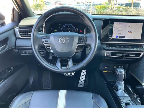 Used 2025 Toyota Camry SE FWD image 11