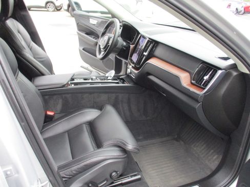 Used 2024 Volvo XC60 T8 Ultimate w/ Protection Package Premier AWD/4WD image 15