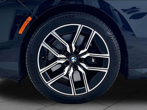 Used 2023 BMW 740i w/ Parking Assistance Package RWD image 9