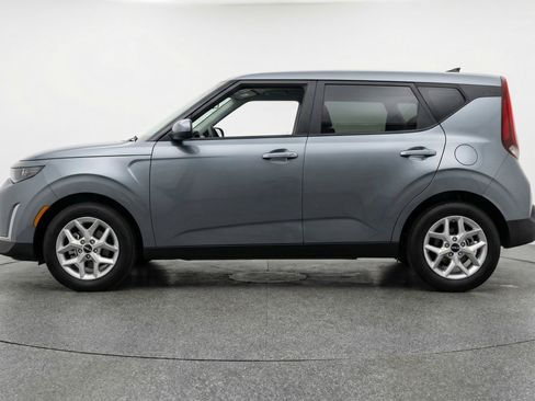 Used 2025 Kia Soul LX w/ LX Technology Package FWD image 5