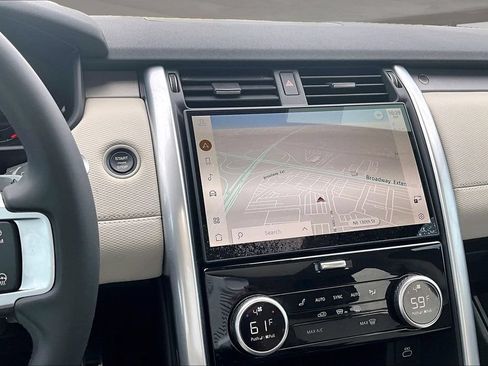 Certified 2025 Land Rover Discovery Dynamic SE AWD/4WD image 6