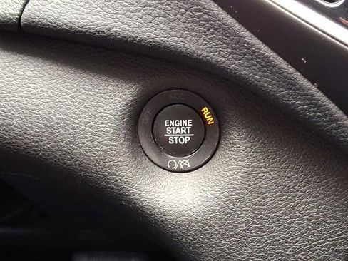 Certified 2019 Jeep Cherokee Limited image 29