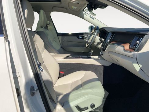 Used 2022 Volvo XC60 B5 Momentum AWD/4WD image 15