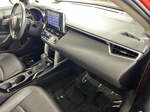 Used 2022 Toyota Corolla Cross XLE w/ Convenience Package image 28