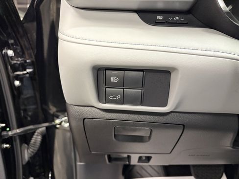 Used 2022 Toyota Highlander XLE image 17