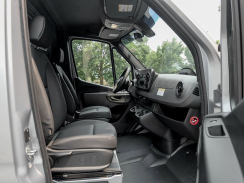 Used 2025 Mercedes-Benz Sprinter 2500 image 18