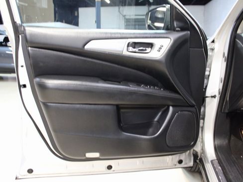 Used 2020 Nissan Pathfinder SL image 30