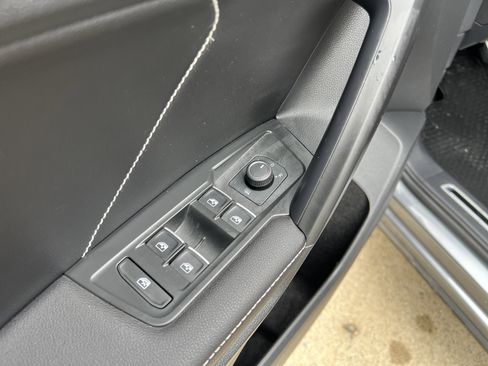 Certified 2023 Volkswagen Tiguan SE R-Line FWD image 14