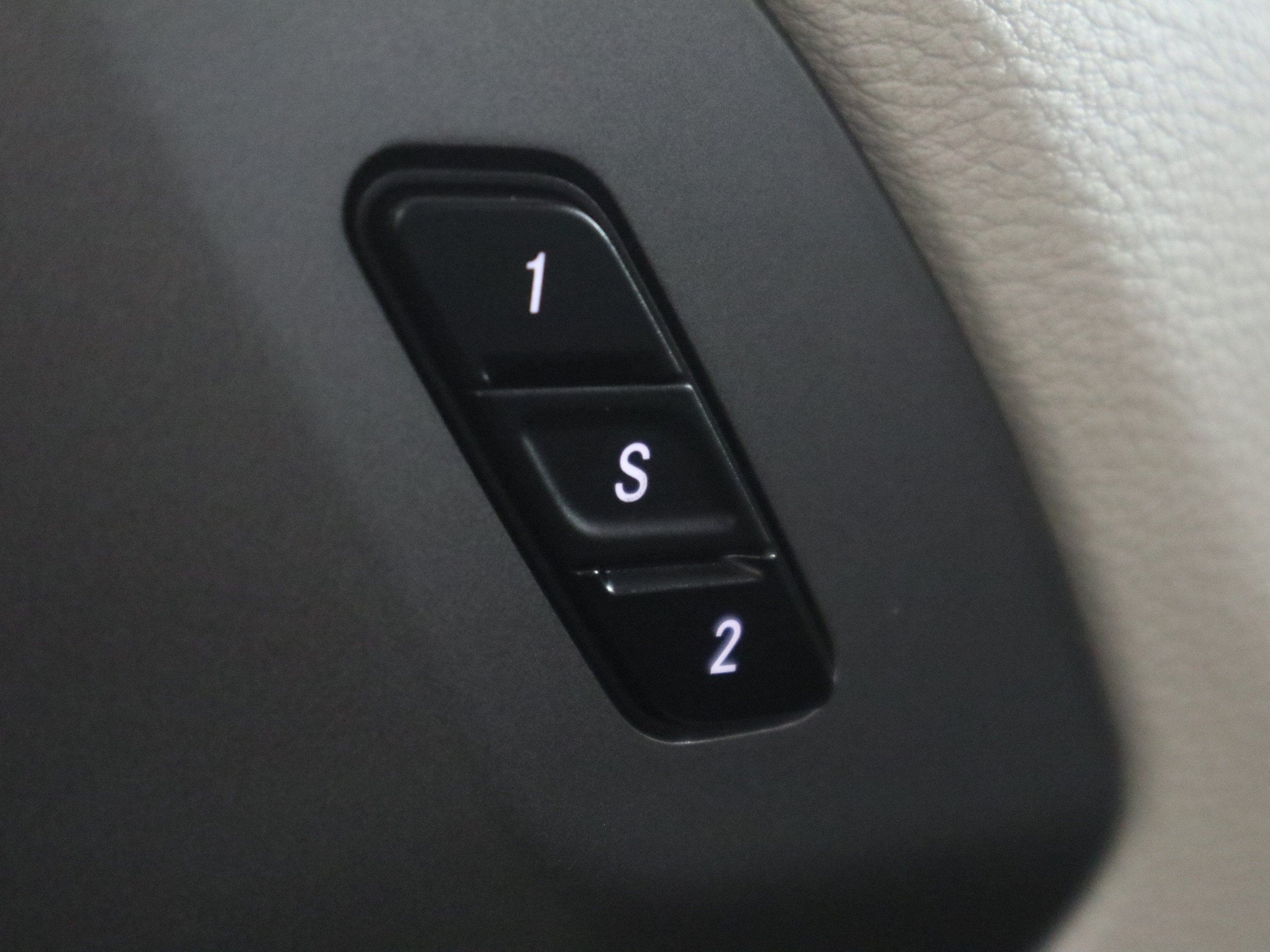 Used 2024 Chrysler Pacifica Touring-L FWD image 36