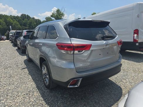 Used 2019 Toyota Highlander Limited Platinum FWD image 5