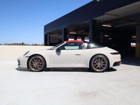 Certified 2022 Porsche 911 Targa 4S AWD/4WD image 2