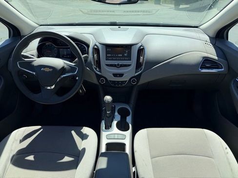Used 2017 Chevrolet Cruze LS FWD image 14