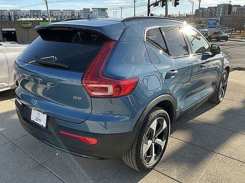 Certified 2025 Volvo XC40 B5 Plus AWD/4WD image 6