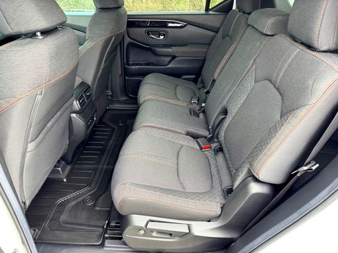 Used 2025 Honda Pilot Sport image 17