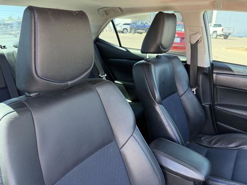 Used 2017 Toyota Corolla SE w/ SE Premium Package FWD image 12