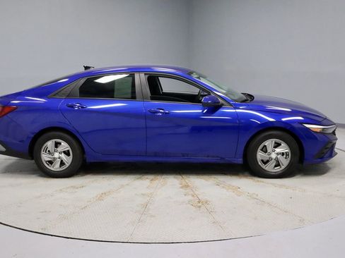 Used 2025 Hyundai Elantra SE FWD image 8