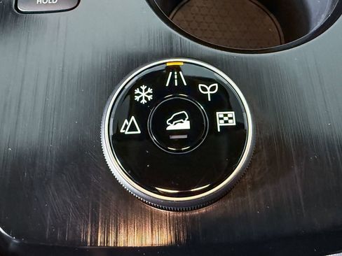 Certified 2025 Nissan Rogue SV image 28