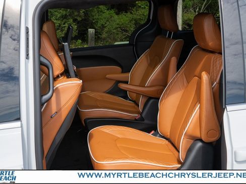 New 2026 Chrysler Pacifica Pinnacle image 14