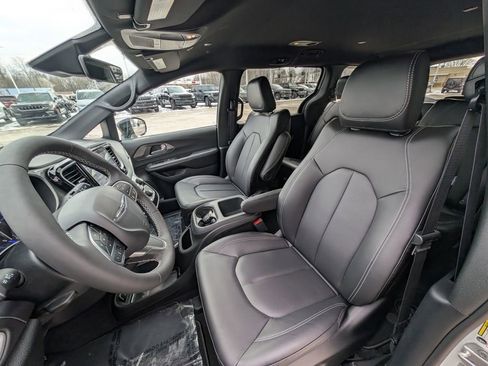 New 2026 Chrysler Voyager LX image 13