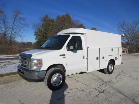 Used 2015 Ford E-350 and Econoline 350 Super Duty image 3