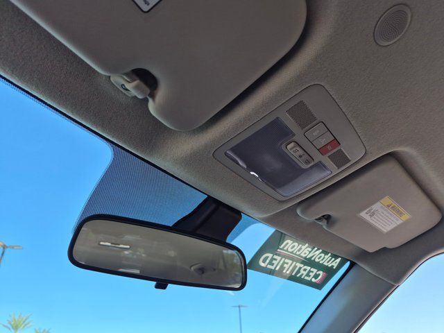 Used 2025 Hyundai Venue Limited FWD image 21
