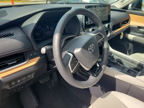 Used 2026 Toyota Grand Highlander LE image 19