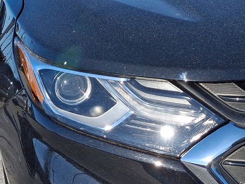 Used 2020 Chevrolet Equinox LS w/ LS Convenience Package image 9