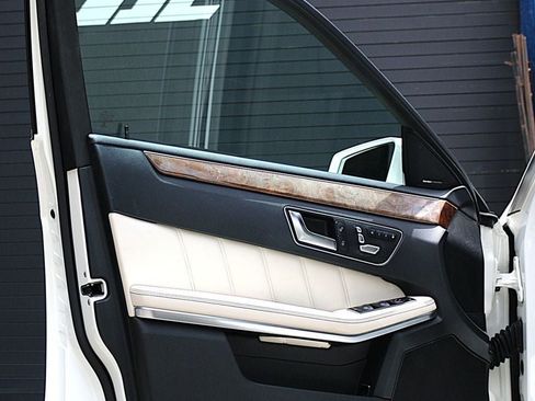 Used 2014 Mercedes-Benz E 350 4MATIC Wagon image 19