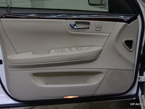 Used 2011 Cadillac DTS Luxury image 7