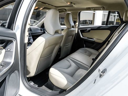 Used 2017 Volvo V60 T5 Premier w/ Convenience Package image 37