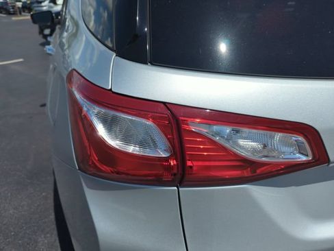 Used 2019 Chevrolet Equinox Premier FWD image 18