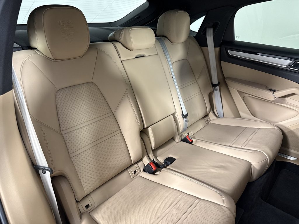 Certified 2023 Porsche Cayenne Platinum Edition AWD/4WD image 22