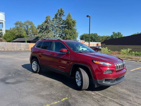 Used 2016 Jeep Cherokee Latitude AWD/4WD image 11