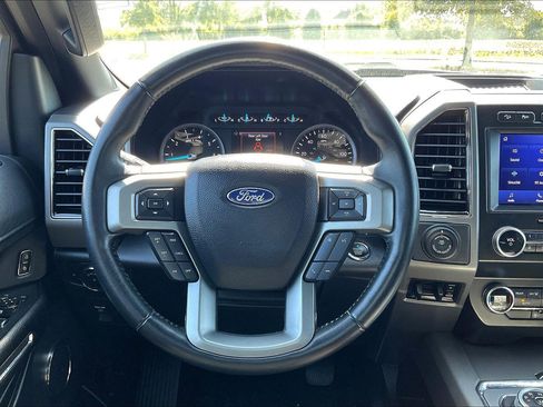 Used 2021 Ford Expedition XLT image 5