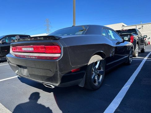 Used 2010 Dodge Challenger R/T RWD image 4