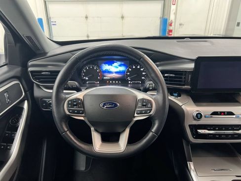Used 2022 Ford Explorer XLT w/ Equipment Group 202A AWD/4WD image 11