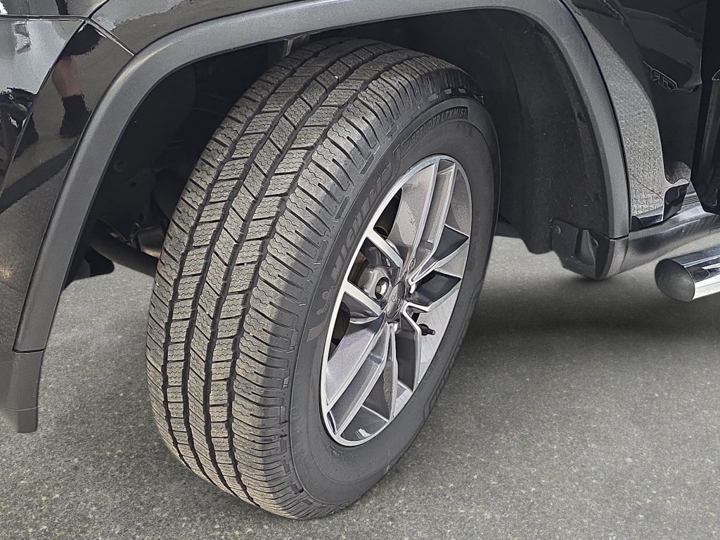 Used 2020 Jeep Grand Cherokee Limited AWD/4WD image 32